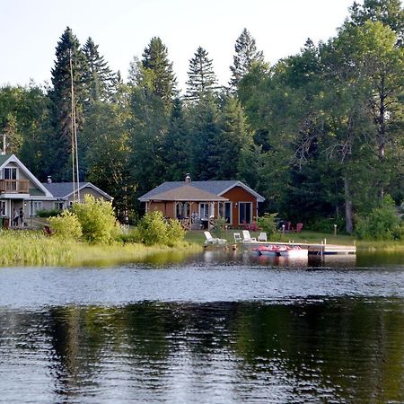 Les 4 Chalets - Le 605 Lac-Saint-Paul Екстериор снимка