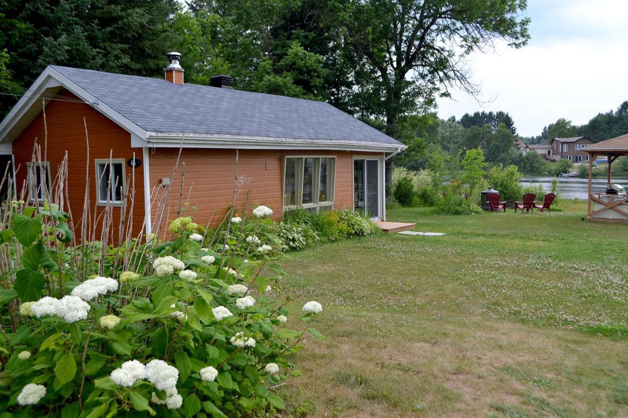 Les 4 Chalets - Le 605 Lac-Saint-Paul Екстериор снимка