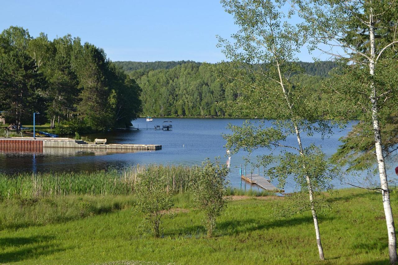 Les 4 Chalets - Le 605 Lac-Saint-Paul Екстериор снимка